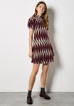 Платье Apricot ZIGZAG PATTERN, Burgundy/Bordeaux - фото 2