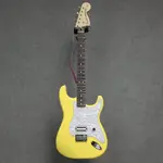 Fender Tom Delonge Stratocaster - Граффити Желтый - фото