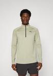 Топ Puma TECH FABRIC MIX 1/4 ZIP, Lux Army/Khaki - фото