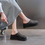 Закрытые тапочки для женщин POOQ, черный - фото 11