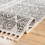 Ковер Chenoa Striped Tribal Tassel nuLOOM, 122x183 см, серый - фото 9