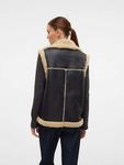 Жилет Vero Moda Kunstlederweste Peggy, цвет Schwarz/Beige - фото 2