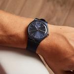 Swatch Синие часы унисекс SUON136 - фото 5