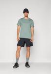Футболка Nike Performance TEE CREW SOLID, Clay Green/Black/Green - фото 2