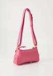 Сумка Juicy Couture SUE SMALL HOBO, Hot Pink/Pink - фото 3