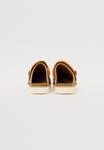 Мюли GOLDENCOAST - Clogs UGG, цвет Chestnut/Bright Melon - фото 3
