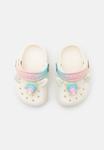 Шлепанцы CLASSIC IAM RAINBOW UNICORN Crocs, цвет chalk - фото 4