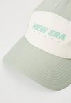 Бейсболка TECH RUNNER UNISEX New Era, песочный - фото 4