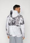 Худи Nike Performance STANDARD ISSUE AOP HOODIE, Iron Grey/Pale Ivory/Grey - фото 5