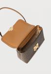 Сумка MICHAEL Michael Kors TRIBECA, Brown/Acorn/Brown - фото 3