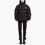 Пуховик женский Prada с логотипом, черный - фото 2