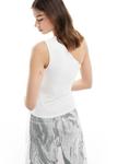 Белый топ на одно плечо Weekday Cindy, эксклюзивно для ASOS - фото 2
