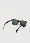 Солнцезащитные очки Eyewear by David Beckham Sunglasses, Black - фото 2