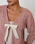 Вязаный бархатный кардиган Threadbare Cable с бантом розового цвета - фото 2