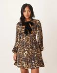 Платье-мини Hope & Ivy Petite с бархатным бантом спереди и леопардовым принтом - фото 2