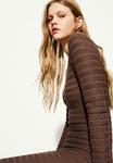 Платье Bershka TEXTURED, Dark Brown - фото 2