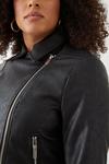 Байкерская куртка из искусственной кожи Curve Dorothy Perkins, черный - фото 4