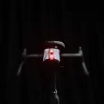 Мужская велосипедная сумка под седло Decathlon Easy M 0.6L с отражателями - фото 4