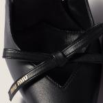 Кожаные туфли-слингбэки на каблуке с бантом MIU MIU, черный - фото 4