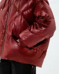 Женский пуховик с эффектом кожи Duno, красный гранат - фото 5