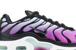 Кроссовки Nike Air Max Plus GS 'Aurora Hyper Violet', фиолетовый - фото 2