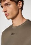 Топ Reebok TRAIN LONG SLEEVE TECH, Army Green/Dark Green - фото 6