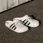 Сандалии Adidas Adilette Clogs, цвет White/Black/Wonder Gray - фото 3