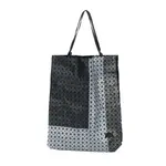 ISSEY MIYAKE Полиуретановая сумка-шопер с принтом - фото