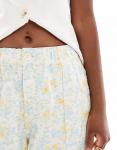 Брюки-бочонки ASOS DESIGN с выбеленным цветочным принтом - фото 4