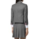 Короткий однобортный блейзер THOM BROWNE, серый - фото 7