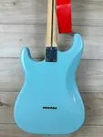 Fender ограниченной серии Tom DeLonge Stratocaster с грифом из палисандра, Daphne Blue - фото 11