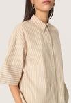 Блузка на пуговицах KAILY Soaked in Luxury, бежевый - фото 4