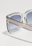 Солнцезащитные очки Eyewear by David Beckham Sunglasses, Crystal Grey/Grey - фото 4