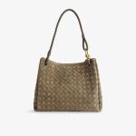 Сумка через плечо Bottega Veneta из замши плетеная, зеленый - фото