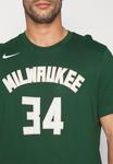 Футболка Nike NBA GIANNIS ANTETOKOUNMPO MILWAUKEE BUCKS NAME AND NUMBER TEE, цвет Fir/Antetokounmpo - фото 5