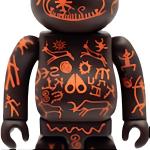 Moose Knuckles Totem Print 100%400% 7/28см BE@RBRICK, 100%+400% - фото 3