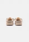 Тапочки унисекс tasman mule Ugg, Sand - фото 3