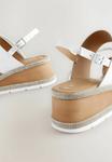 Босоножки на платформе Next, молочный - фото 3