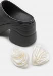 Мюли SIREN ROSETTE UNISEX Crocs, черный - фото 4