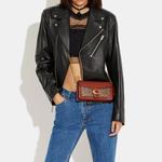 COACH Сумка кросс-боди с логотипом - фото 7