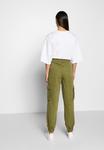 Брюки Urban Classics LADIES VISCOSE TWILL CARGO PANTS, цвет Summerolive - фото 3