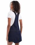 Платье-комбинезон из денима ASOS DESIGN микро-мини в отбеленном цвете - фото 4
