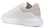 Кроссовки oversized sneaker 'white grey suede' Alexander Mcqueen, белый - фото 3