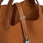 Сумка Picotin 18 Lock из кожи Clemence цвета Gold HERMES - фото 5