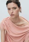 Блуза DRAPED ASYMMETRIC Mango, розовый - фото 4