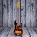 Бас-гитара Squier Classic Vibe '60s Precision, окраска 3-Color Sunburst - фото 4