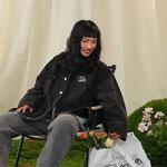 Джинсовая курка Unisex BRUMAIRE, черный топ и белый свитшот - фото 5