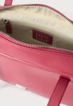 Сумка Tommy Jeans CITY SHOULDER BAG, Ruby Dusk/Pink - фото 3