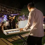 Ozici 88-клавишное полноразмерное полувзвешенное стандартное деревянное цифровое пианино с MIDI и Bluetooth, тройными педалями, наушниками и другими аксессуарами, для начинающих или любителей пианино. - фото 4