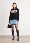 Свитер VARSITY LOGO CREW NECK RELAXED DKNY, черный - фото 2